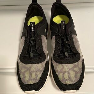 Women’s Size 9 Tennis Shoes By VIONIC. Nice arch support